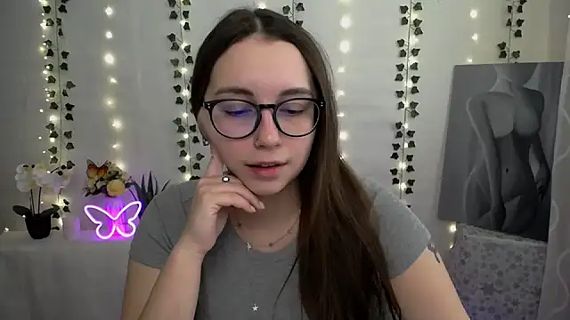 Snapshot of SweetPrincess_ chatting on 02.25.25 SweetPrincess online show from 02.25.25