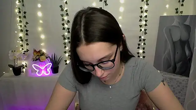 Snapshot of SweetPrincess_ chatting on 02.25.25 SweetPrincess online show from 02.25.25