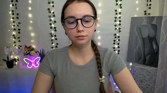 Snapshot of SweetPrincess_ chatting on 03.05.25 SweetPrincess online show from 03.05.25