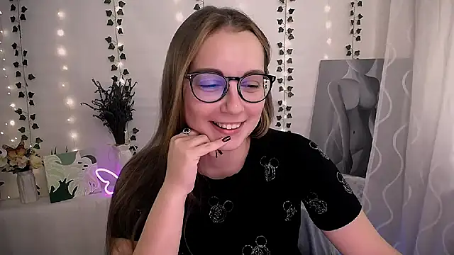 Snapshot of SweetPrincess_ chatting on 09.15.25 SweetPrincess online show from 09.15.25