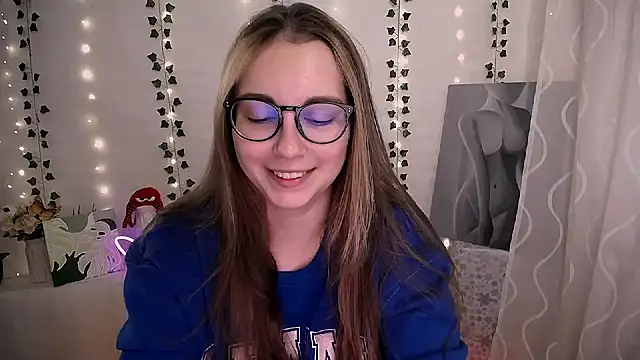 Snapshot of SweetPrincess_ chatting on 10.23.25 SweetPrincess online show from 10.23.25