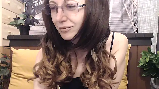 Snapshot of lilianleight chatting on 04.13.26 lilianleight online show from 04.13.26