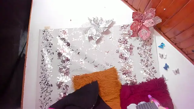 Hannaa32 online show from 02.04.25