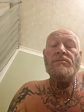 Snapshot of Happytats chatting on 11.01.25 Happytats online show from 11.01.25