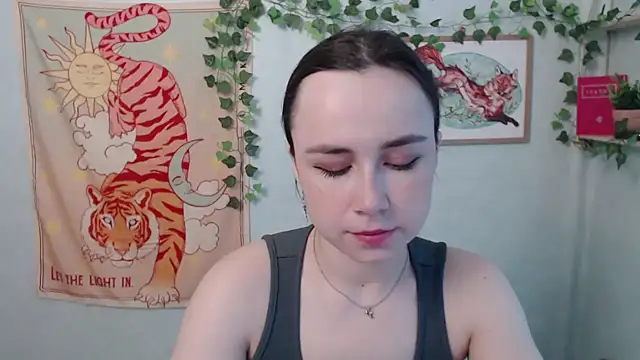 Snapshot of VeryVeryVeryShy_ chatting on 05.26.26 VeryVeryVeryShy online show from 05.26.26