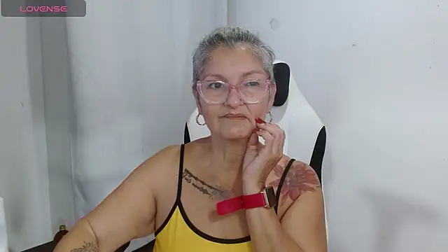 Snapshot of bety-cum2 chatting on 05.02.26 bety-cum2 online show from 05.02.26