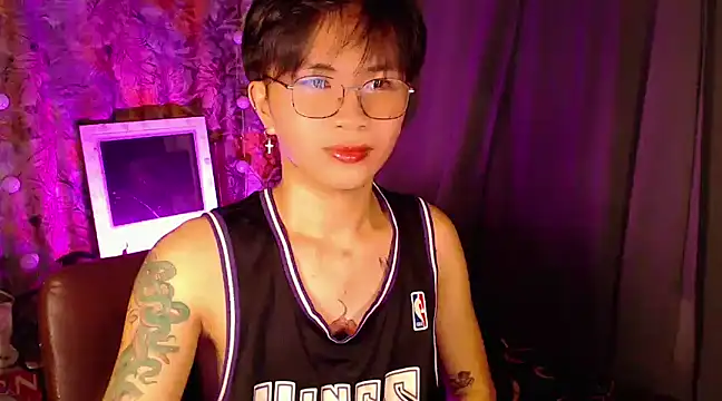 Snapshot of Sexy_Handsome_Drex chatting on 12.10.24 Sexy Handsome Drex online show from 12.10.24