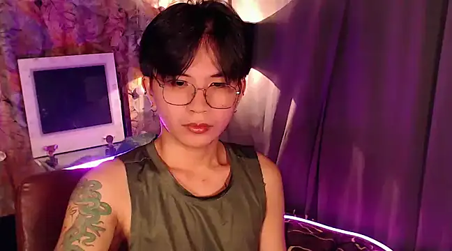 Snapshot of Sexy_Handsome_Drex chatting on 12.15.24 Sexy Handsome Drex online show from 12.15.24