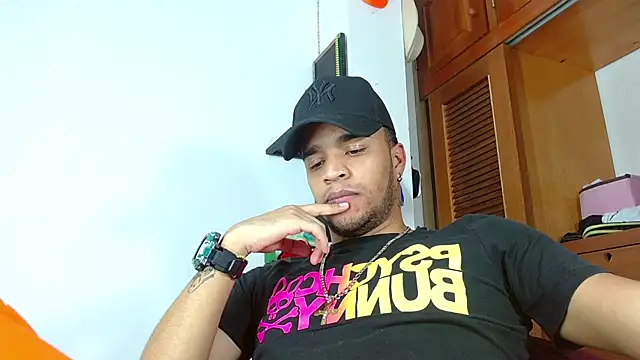 Snapshot of Bigcock_21cm_ chatting on 02.12.25 Bigcock 21cm  online show from 02.12.25