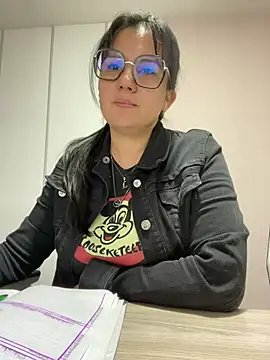 SWEETLILY18 online show from 02.17.25