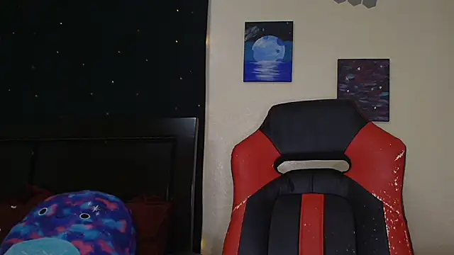 Snapshot of ToxicLilly chatting on 11.16.25 ToxicLilly online show from 11.16.25