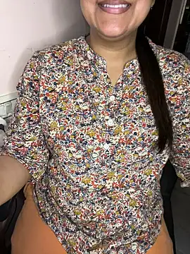 Zoya Varma004 online show from 04.04.26