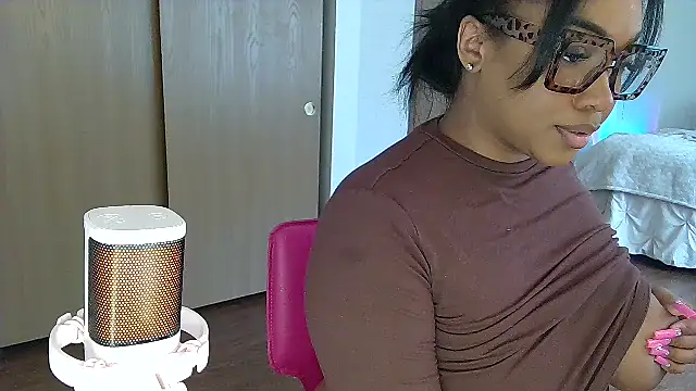 Snapshot of alexusheaven chatting on 10.14.25 alexusheaven online show from 10.14.25