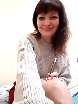 Snapshot of TiAmorre chatting on 10.31.25 TiAmorre online show from 10.31.25