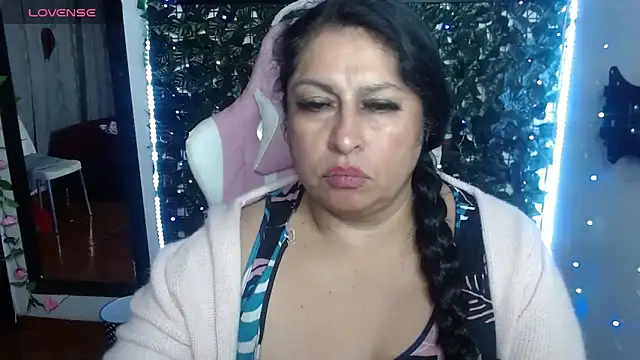 Snapshot of Keyla01_ chatting on 02.15.25 Keyla01 online show from 02.15.25