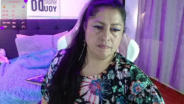 Snapshot of Keyla01_ chatting on 10.19.25 Keyla01 online show from 10.19.25