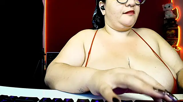 Snapshot of lulubigtitts1 chatting on 02.19.25 lulubigtitts1 online show from 02.19.25