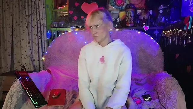 Snapshot of Alexa_Cosmic chatting on 03.16.25 Alexa Cosmic online show from 03.16.25