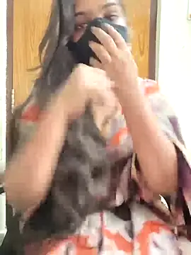 Snapshot of yoursana- chatting on 10.05.25 yoursana- online show from 10.05.25