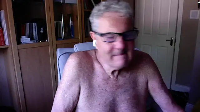 Snapshot of Oldpistolpete chatting on 06.23.26 Oldpistolpete online show from 06.23.26
