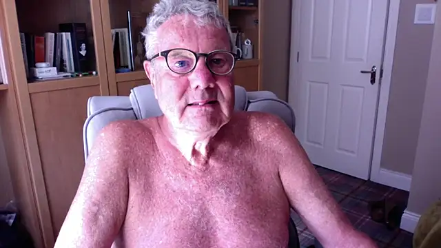 Snapshot of Oldpistolpete chatting on 06.25.26 Oldpistolpete online show from 06.25.26