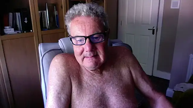 Snapshot of Oldpistolpete chatting on 07.06.26 Oldpistolpete online show from 07.06.26