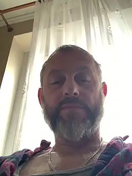 Snapshot of GHsveter chatting on 11.21.25 GHsveter online show from 11.21.25