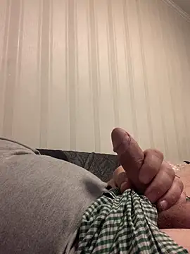 Snapshot of GHsveter chatting on 12.17.25 GHsveter online show from 12.17.25