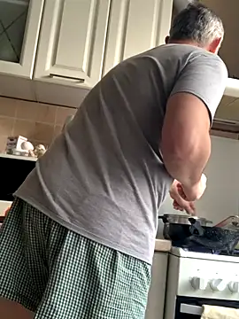 Snapshot of GHsveter chatting on 12.18.25 GHsveter online show from 12.18.25