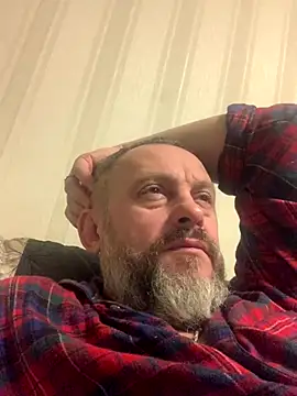 Snapshot of GHsveter chatting on 12.21.25 GHsveter online show from 12.21.25