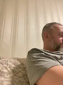 Snapshot of GHsveter chatting on 03.20.26 GHsveter online show from 03.20.26