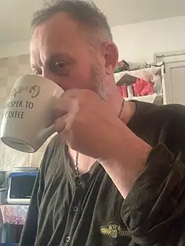 Snapshot of GHsveter chatting on 04.29.26 GHsveter online show from 04.29.26