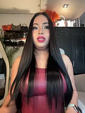 Snapshot of BigDominaMia chatting on 12.22.25 BigDominaMia online show from 12.22.25