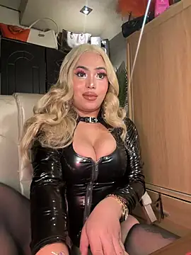 Snapshot of BigDominaMia chatting on 02.09.26 BigDominaMia online show from 02.09.26