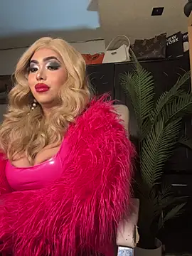 Snapshot of BigDominaMia chatting on 02.12.26 BigDominaMia online show from 02.12.26