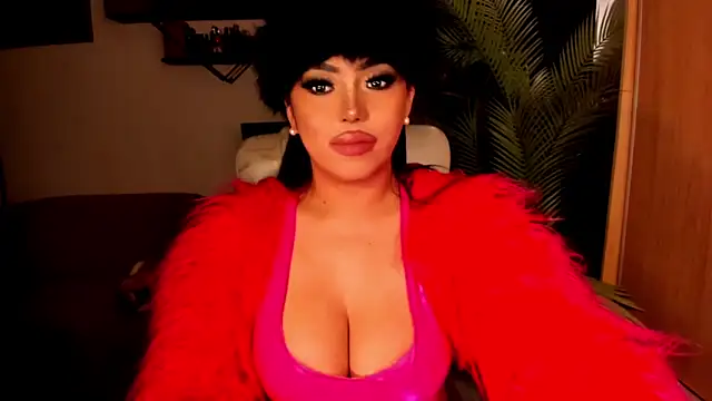 Snapshot of BigDominaMia chatting on 02.19.26 BigDominaMia online show from 02.19.26