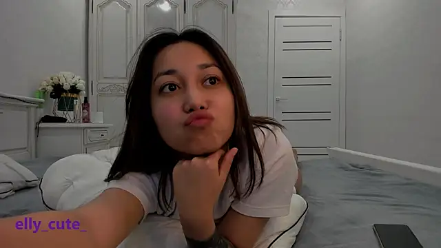 Elly Cute online show from 12.10.24