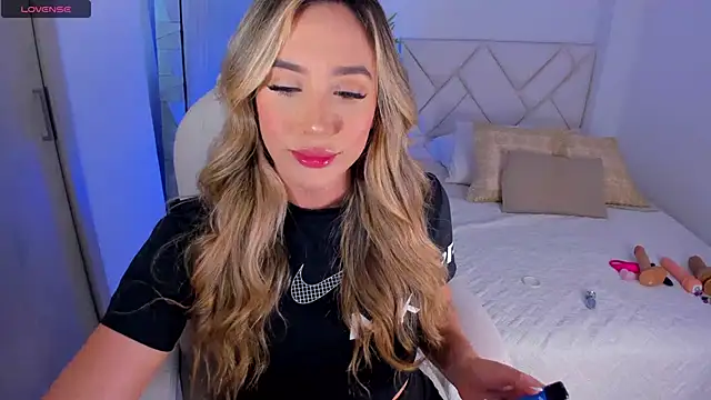 Snapshot of NiaBennet_ chatting on 01.08.25 NiaBennet online show from 01.08.25