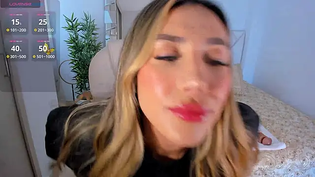 Snapshot of NiaBennet_ chatting on 02.01.25 NiaBennet online show from 02.01.25