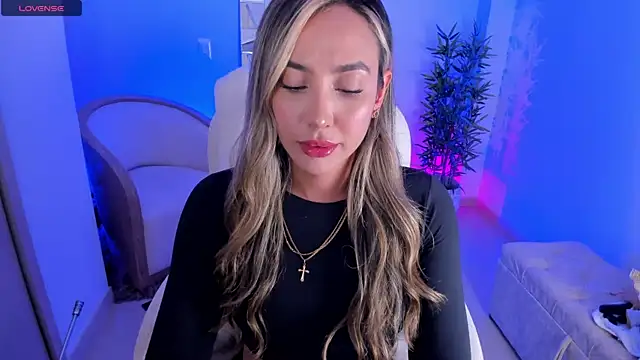 Snapshot of NiaBennet_ chatting on 10.03.25 NiaBennet online show from 10.03.25