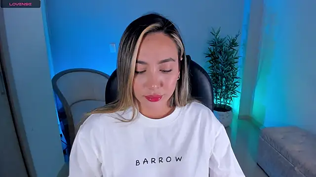 Snapshot of NiaBennet_ chatting on 10.09.25 NiaBennet online show from 10.09.25