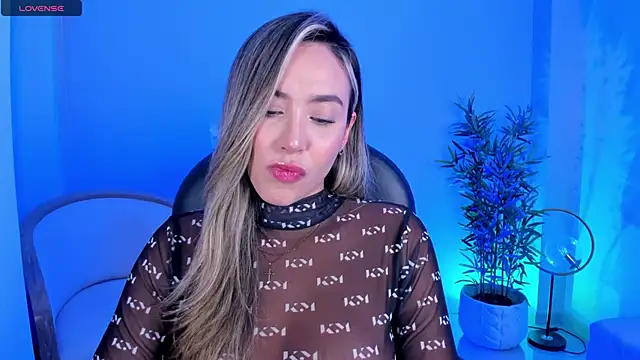 Snapshot of NiaBennet_ chatting on 10.14.25 NiaBennet online show from 10.14.25