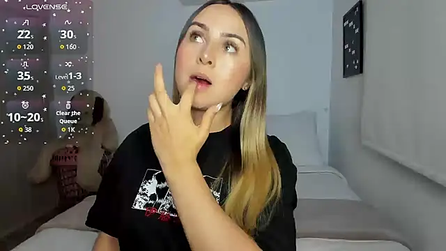 Snapshot of sophi_mooreno chatting on 07.18.26 sophi mooreno online show from 07.18.26