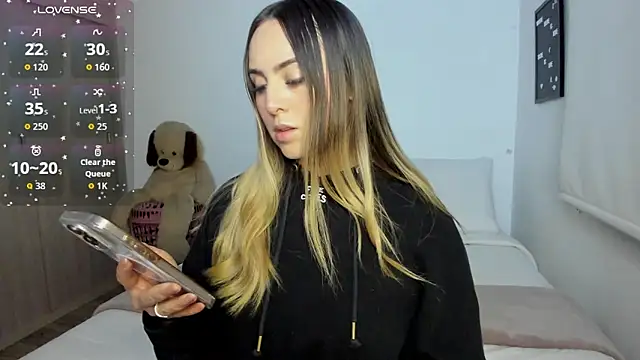 Snapshot of sophi_mooreno chatting on 07.22.26 sophi mooreno online show from 07.22.26