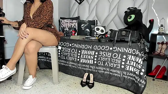 Snapshot of MirandaHaguen chatting on 06.26.26 MirandaHaguen online show from 06.26.26