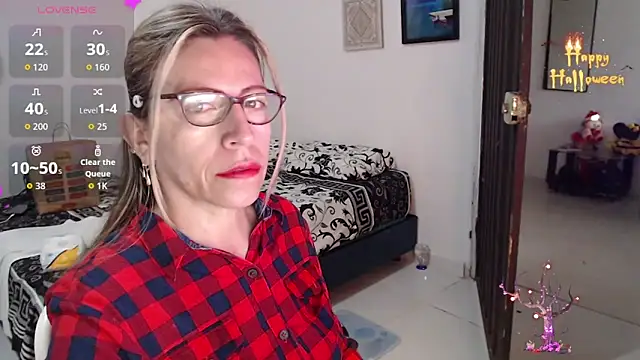 Snapshot of Chayla_Ruiz chatting on 10.23.25 Chayla Ruiz online show from 10.23.25