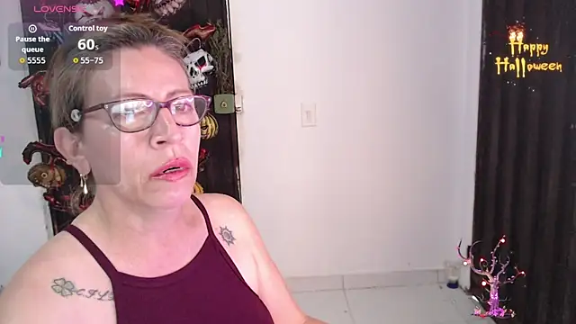 Snapshot of Chayla_Ruiz chatting on 10.28.25 Chayla Ruiz online show from 10.28.25