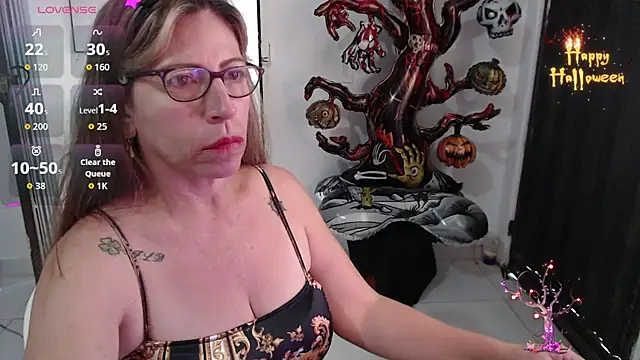 Snapshot of Chayla_Ruiz chatting on 10.29.25 Chayla Ruiz online show from 10.29.25