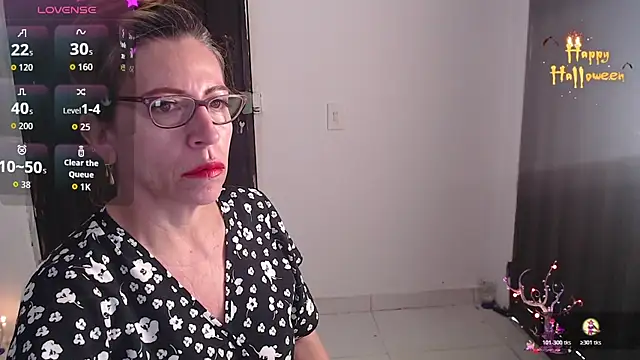 Snapshot of Chayla_Ruiz chatting on 11.06.25 Chayla Ruiz online show from 11.06.25