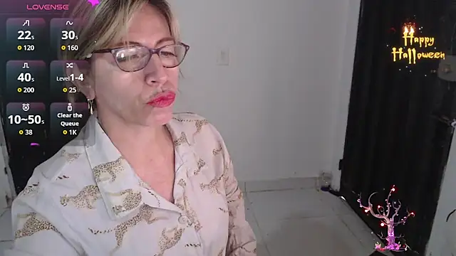 Snapshot of Chayla_Ruiz chatting on 11.07.25 Chayla Ruiz online show from 11.07.25
